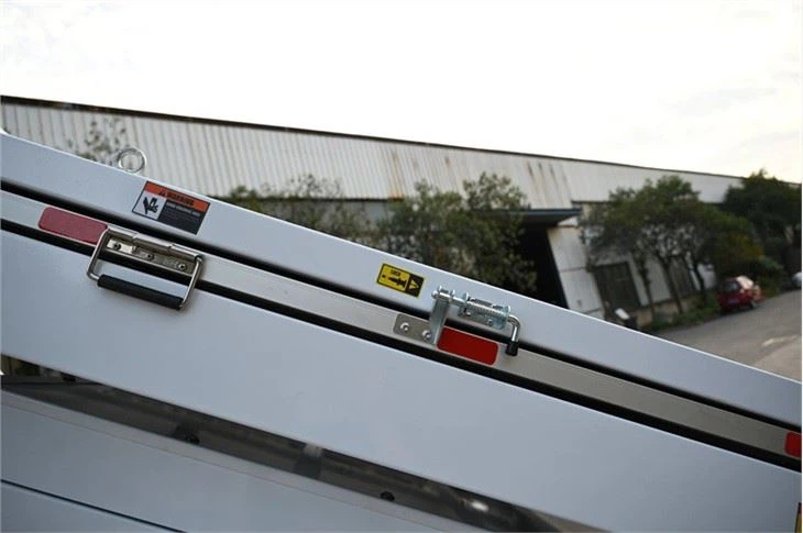 Mobile Solar Light Tower With Solar Generator